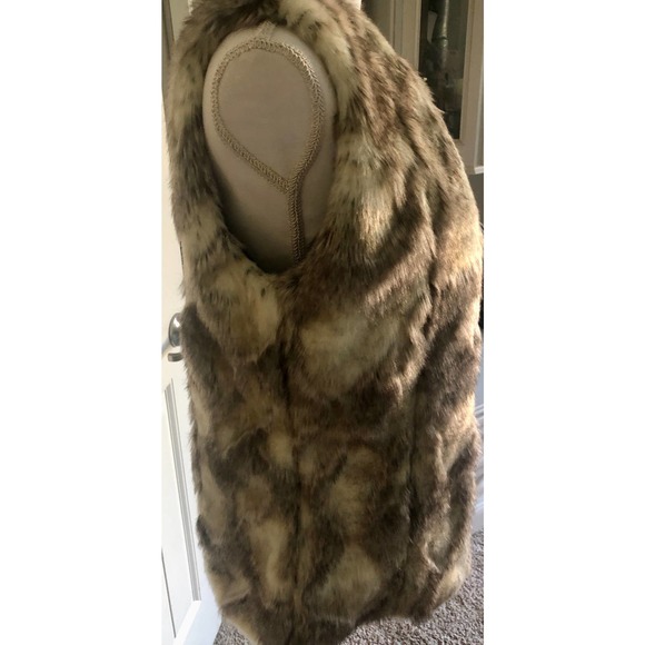 BSable Los Angeles Faux Fur‎ Vest - Picture 6 of 13